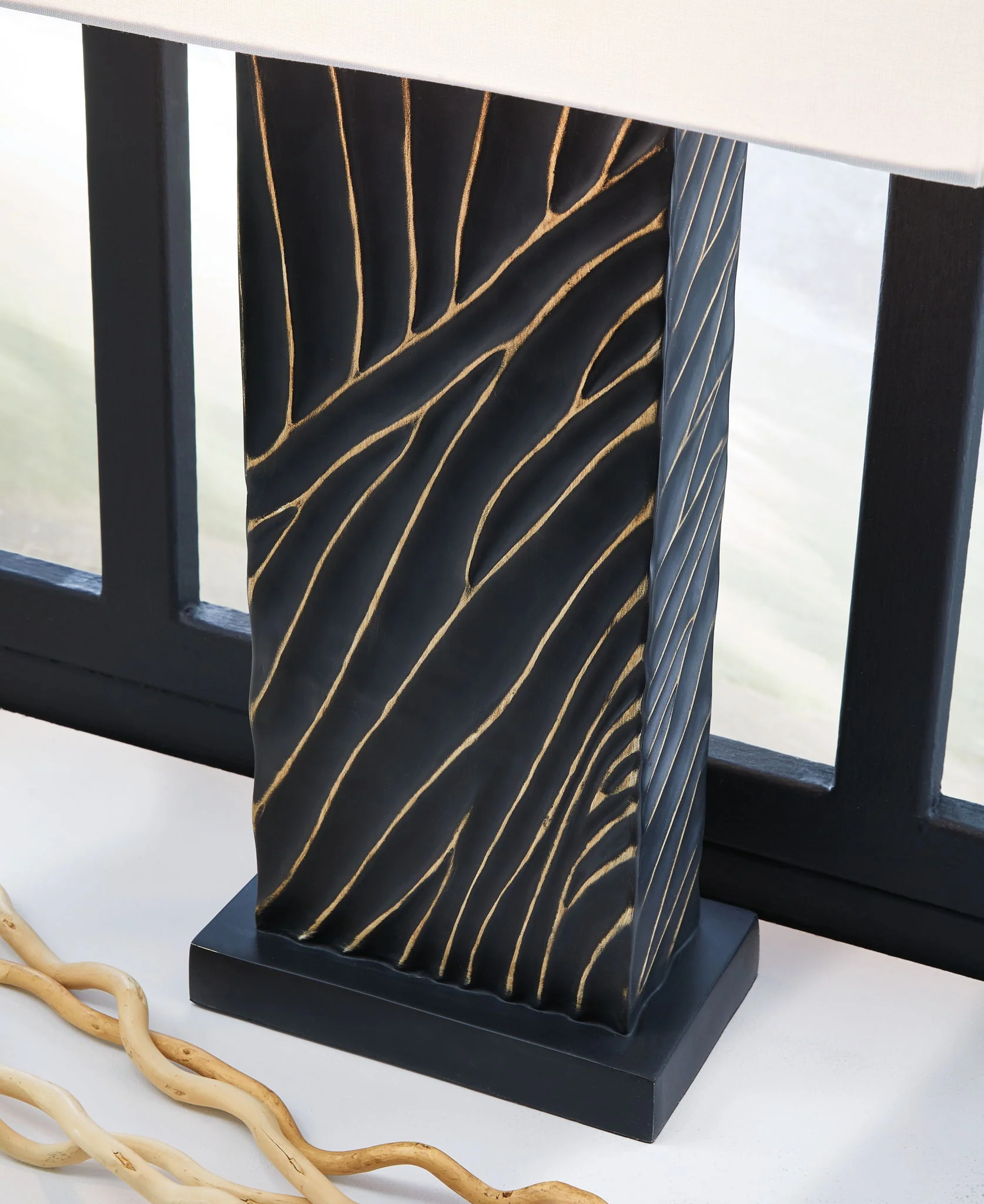 Bartlen - Poly Table Lamp - Black / Gold Finish - Image 3