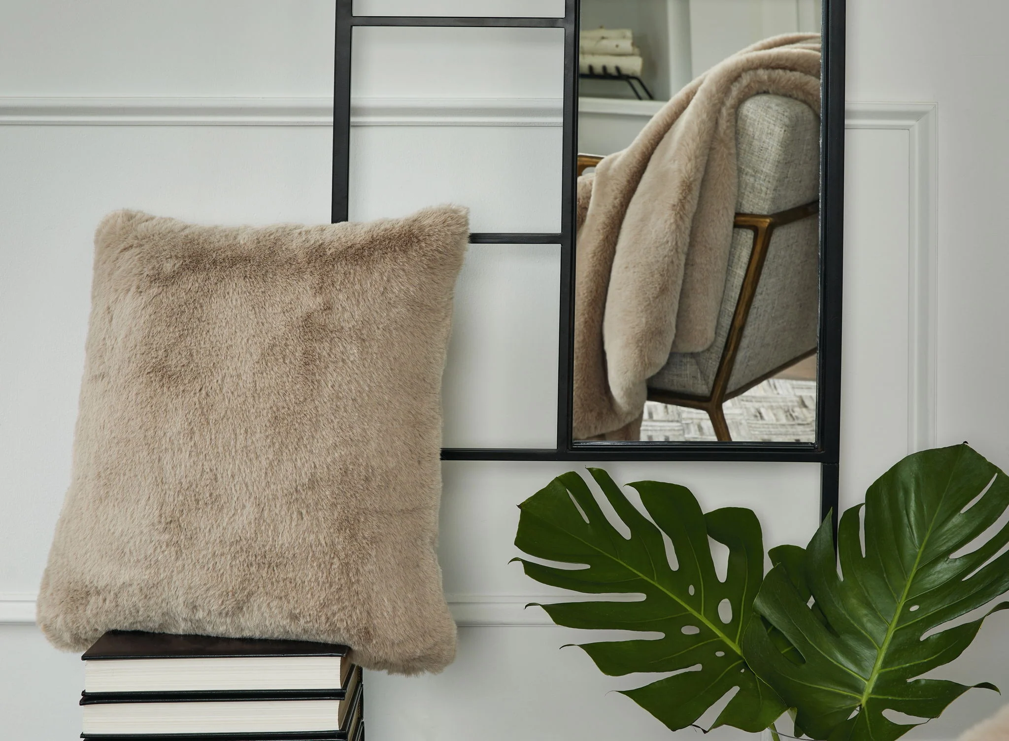 Gariland - Faux Fur Pillow - Image 11