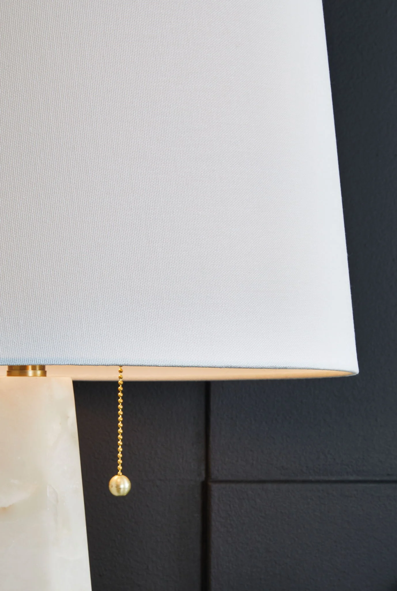 Laurellen - Alabaster Table Lamp - White - Image 3