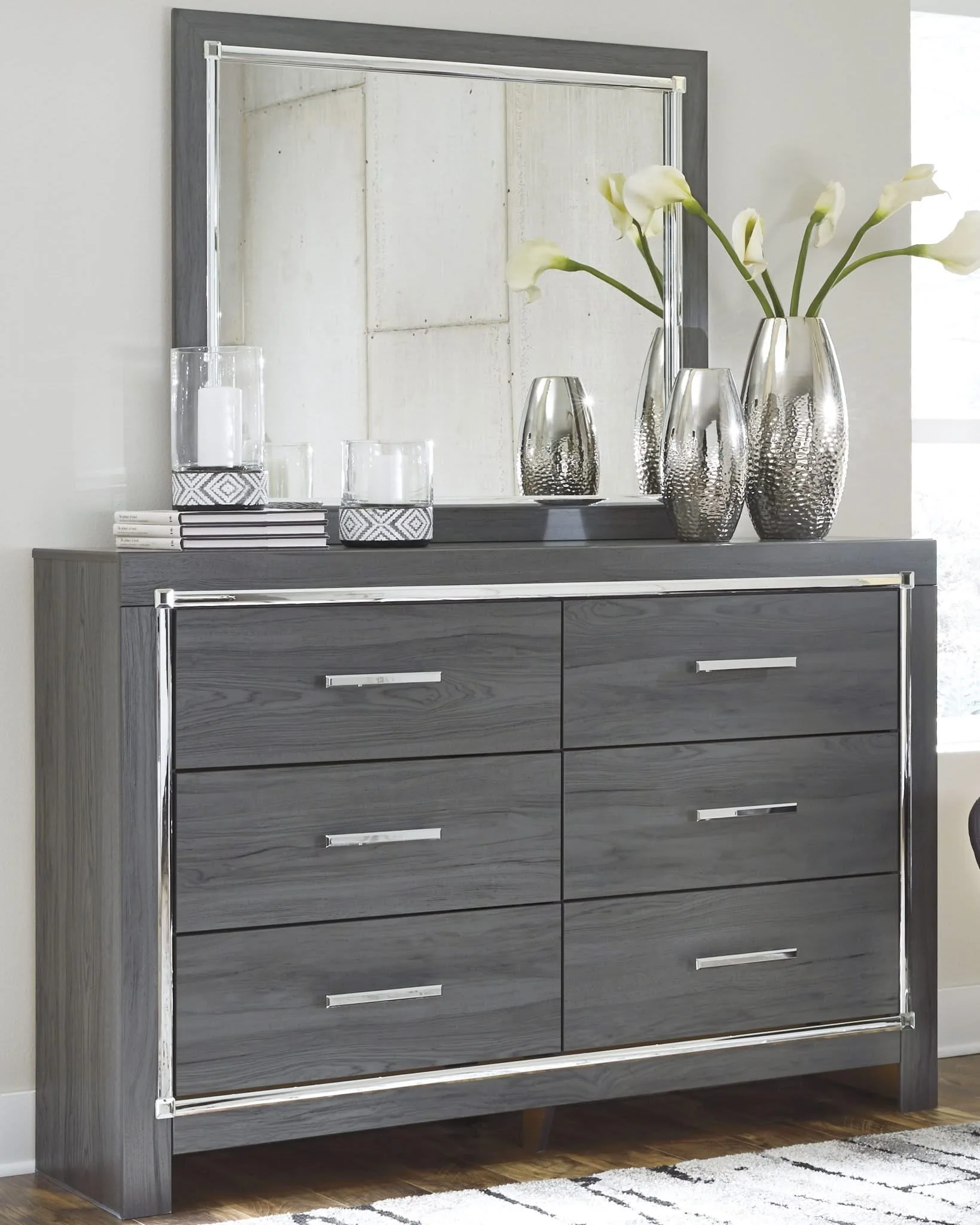 Lodanna - Bedroom Set - Image 4