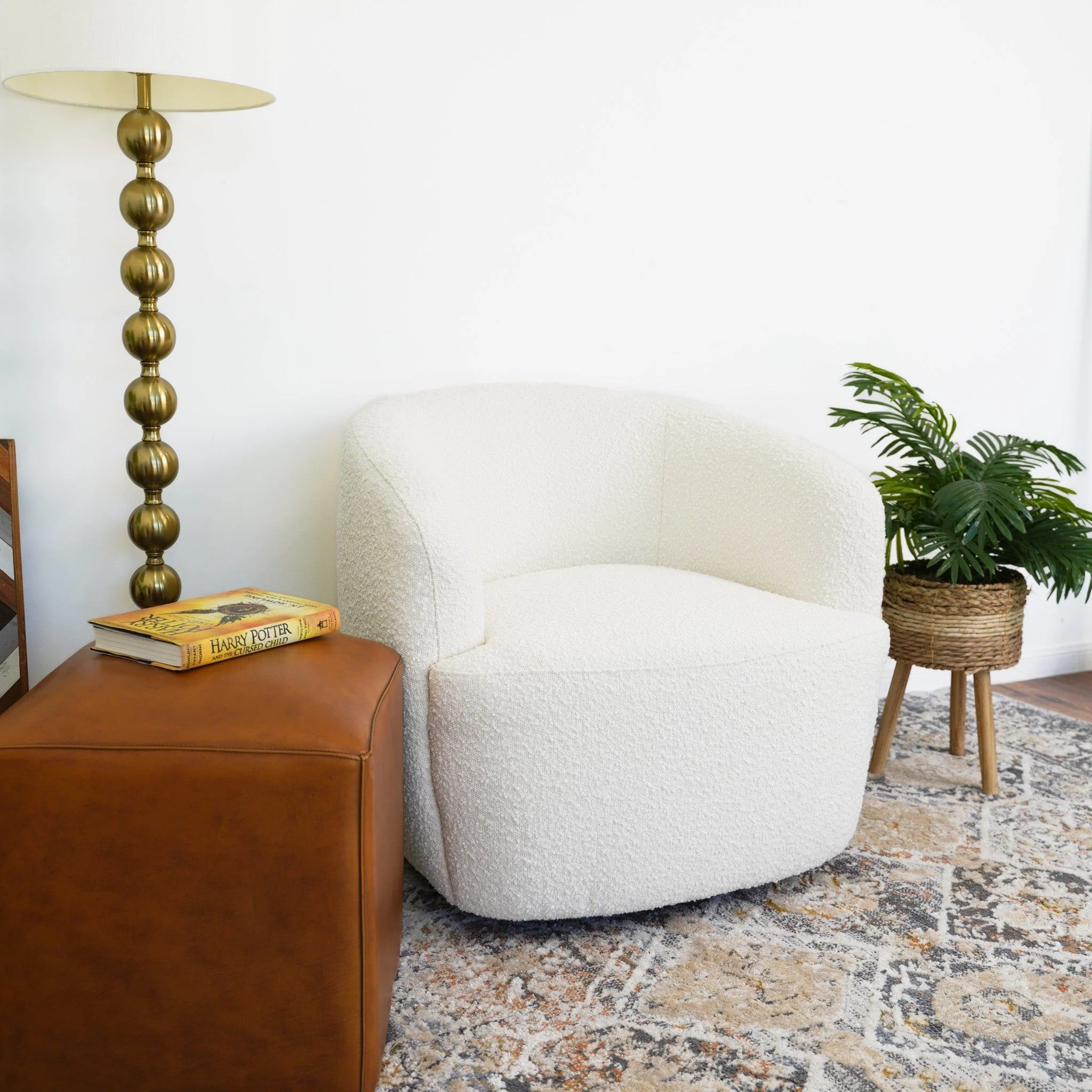 Mina - Swivel Chair - White - Image 3